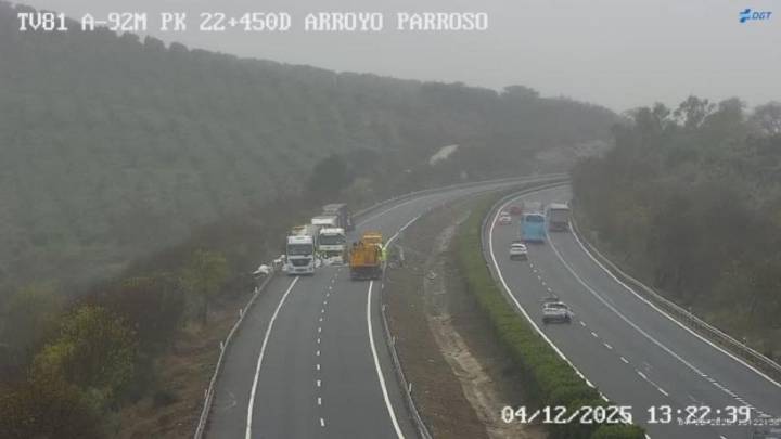 Reabre la A-92M en Antequera tras ser cortada por un camión volcado