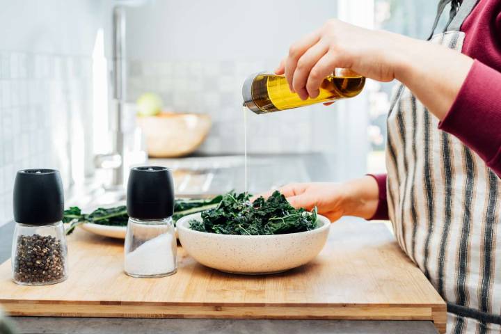 Why Adding Olive Oil to Kale Helps Maximize Its Nutrients