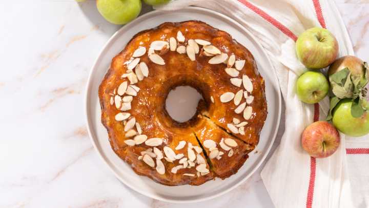 The Fresh Fall Ingredients You Need To Transform A Bland Bundt Cake
