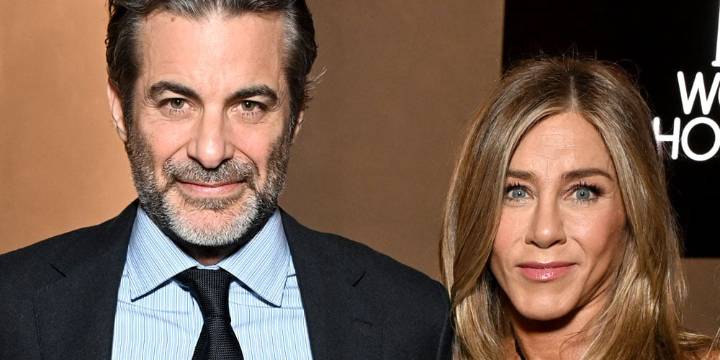 Jennifer Aniston Spends Thanksgiving with New Boyfriend Jim Curtis | Jennifer Aniston, Jim Curtis