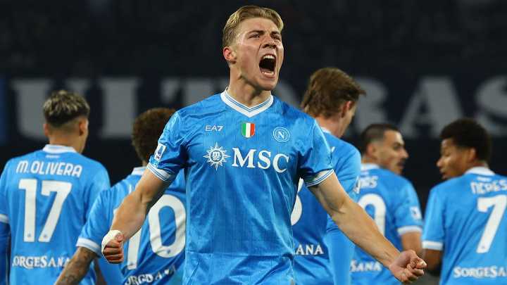 Napoli derrotó a Juventus y es el nuevo líder del fútbol italiano