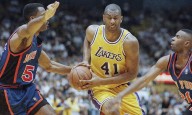 Elden Campbell, excampeón jugador de los Lakers, fallece a los 57 años