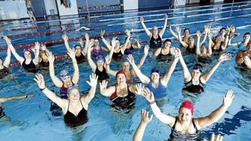 Aquagym: la actividad ideal para adultos que combina salud, diversión y vínculos sociales
