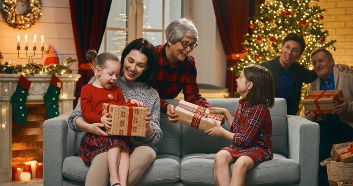 Aumenta la tendencia de “no regalar” en Navidad en EE.UU., muestra estudio