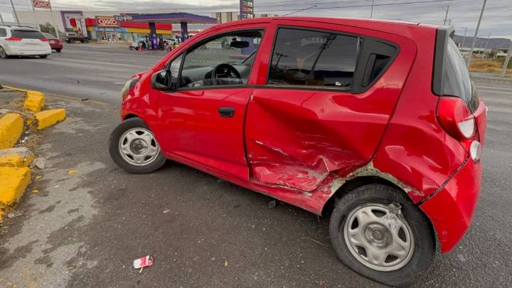 Provoca accidente y escapa en el fraccionamiento Parque de la Cañada