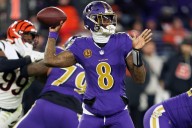 Deadspin | Ravens QB Lamar Jackson returns to practice, set to face Steelers