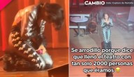 Ángela Aguilar rompe en llanto durante concierto y se arrodilla ante el público (VIDEO)