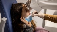 Segunda jornada de vacunación de la gripe sin cita en Zaragoza: "Hemos venido por si acaso, para evitar complicaciones"