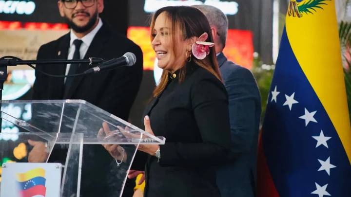 Para impulsar exportación Ministra de Comercio Exterior presentó café de especialidad ante diplomáticos