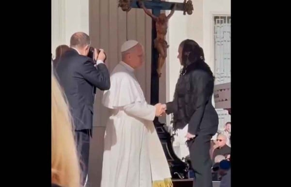 Video.- Saluda Maru Campos al papa León XIV; pide ore por Chihuahua