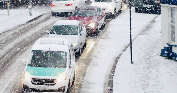 Expert warns drivers of £30k fines over 5 winter mistakes