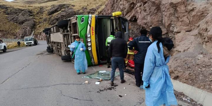 Tragedia en Arequipa-Cusco: Siete muertos y 20 heridos por volcadura de bus interprovincial