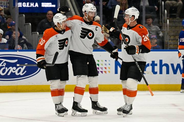 Deadspin | Surging Flyers return home to face surprising Penguins