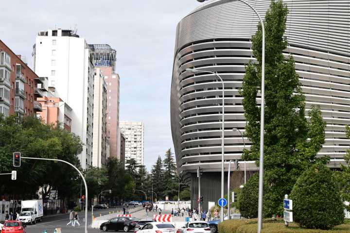 Las puertas del Bernabéu, antibalas y con 100 años de vida útil
