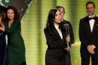 Los domingos y Anatomía de un instante brillan en unos Forqué marcados por la muerte de Héctor Alterio