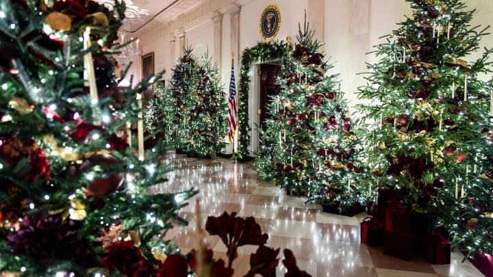 Los Trump celebran la Navidad en la Casa Blanca por todo lo alto: 75 coronas, 51 árboles y 2.000 tiras de luces