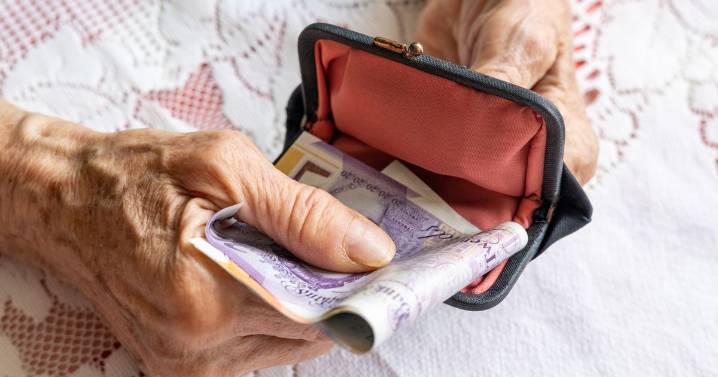 DWP issuing £110 weekly boost to UK households with certain conditions