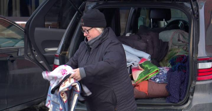 Thousands turn out to donate blankets as Minnesota winter intensifies