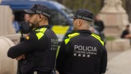 Detenido un pirómano 'in fraganti' en Barcelona cuando iniciaba un "gran" incendio que afectó a varios vehículos