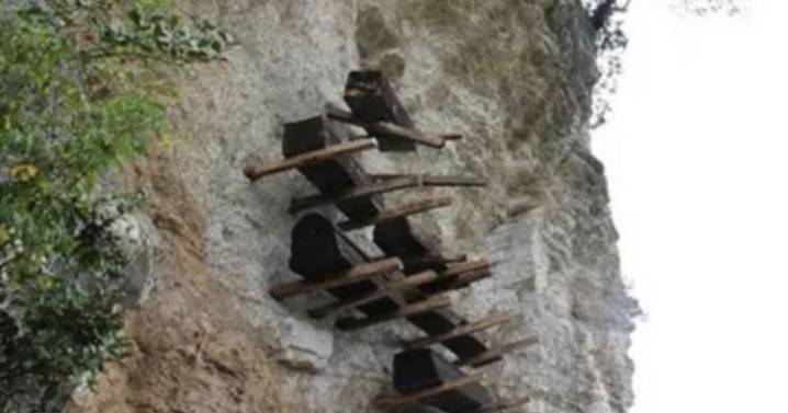 Truth behind ancient 'hanging coffin' tribe as experts find they're still alive