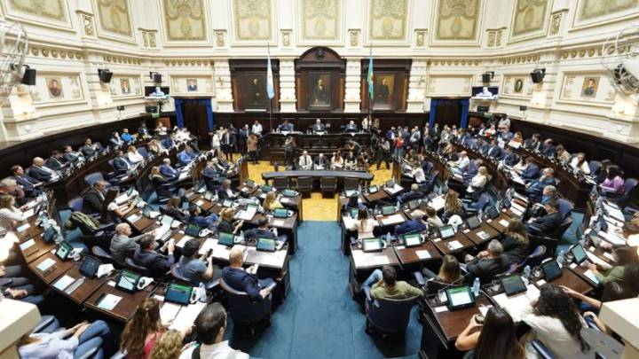 Supercanje en la legislatura: Kicillof logró el endeudamiento entregando cargos en el BAPRO y en la DGCyE