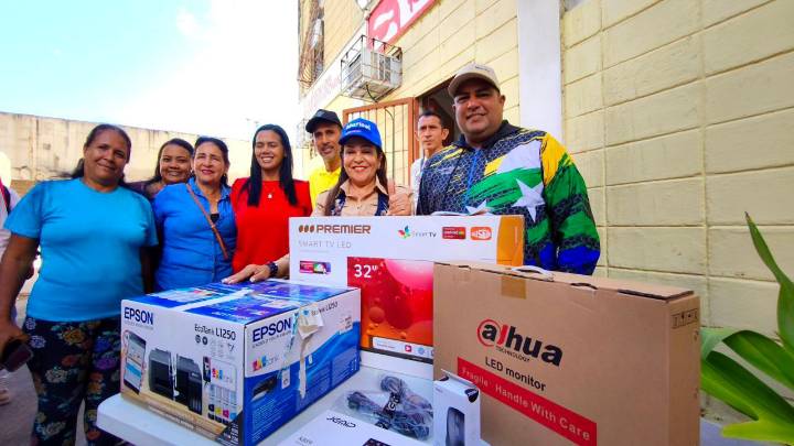 Fortalecen comunas Mariño y Pesquera Guaiquerí con equipos tecnológicos