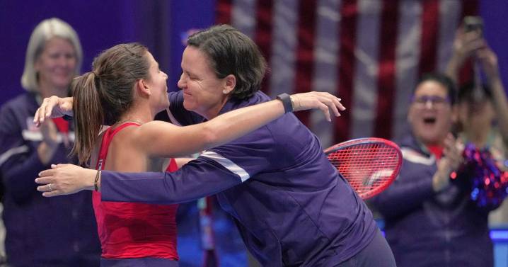 Lindsay Davenport signs on for 2 more years as US captain for the Billie Jean King Cup