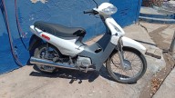 Accidente con daños materiales entre una camioneta y una motocicleta en Milagro