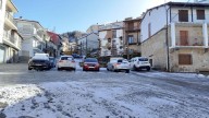La nieve asoma en el norte de Cáceres y deja las primeras estampas invernales en plena antesala de la Navidad: La Garganta pasa de un manto de ceniza a un manto blanco