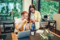 How to Design Plaques Your Employees Will Be Proud to Display