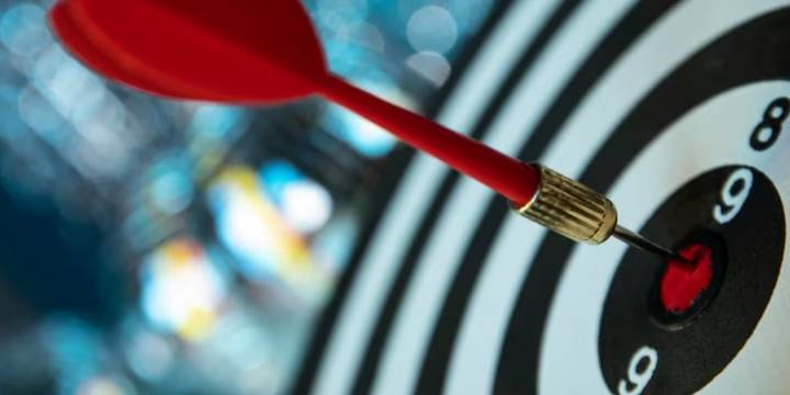 Jugar a los dardos, ¿el secreto para mejorar la salud mental y la concentración?