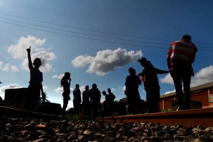 EU suspende solicitudes de migración para personas de 19 países “de preocupación”