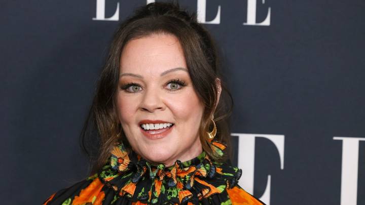Melissa McCarthy looks incredible as she lights up her new SNL hosting spot