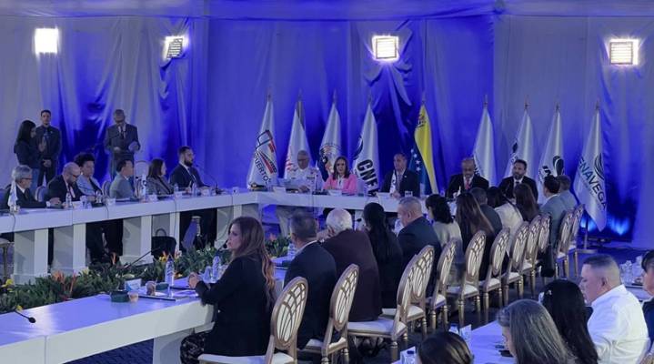 Autoridades debaten planes para el reordenamiento marítimo nacional