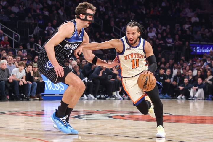 Deadspin | Knicks pull away from Magic, remain almost perfect at home