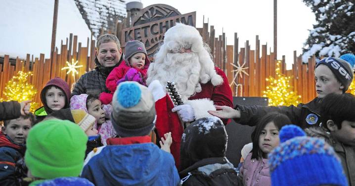 Merry and bright: Cities celebrate the holidays with tree lightings