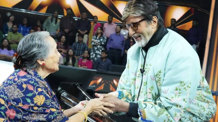 Amitabh Bachchan ‘Indebted To Have Blessings’ Of 86-Year-Old Who Travelled From Pune To Meet Him