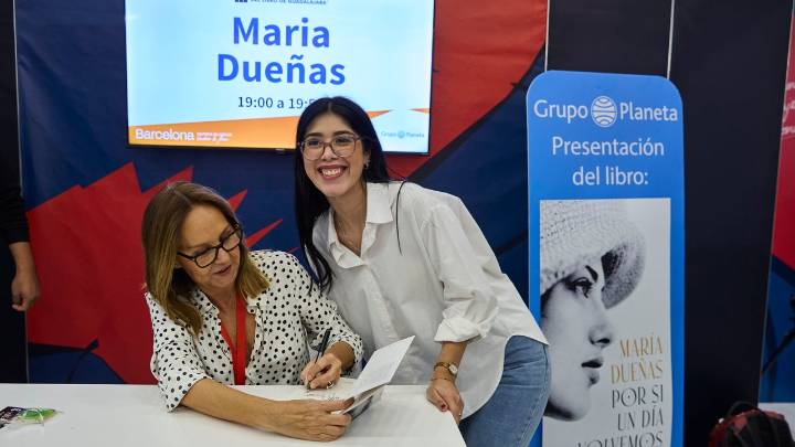 María Dueñas vuelve a reinar en la FIL