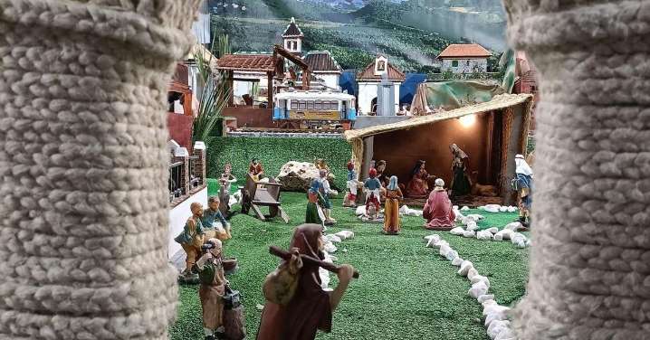 El pueblo de Granada con uno de los belenes artesanales "más espectaculares de la provincia" hecho por un vecino octogenario