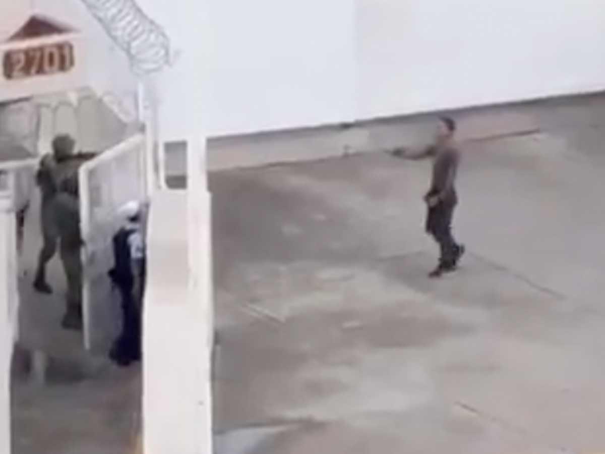 Semar somete a hombre armado en su zona naval de Puerto Vallarta