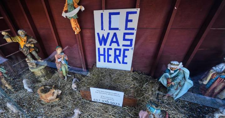 Nacimientos sobre inmigración en iglesias de Illinois y Massachusetts generan elogios o indignación