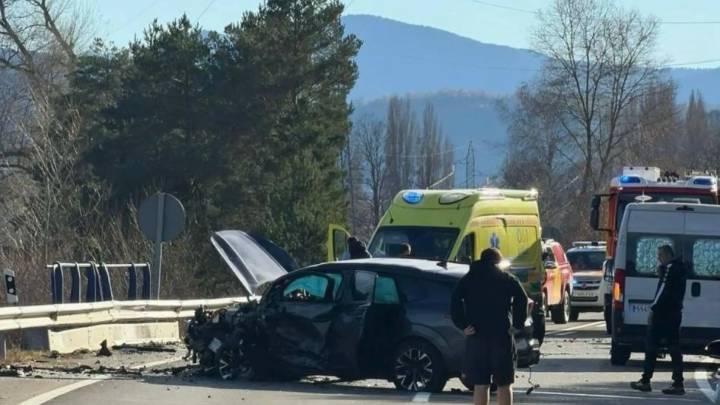 Un fallecido y ocho heridos en un accidente en Biescas con tres vehículos implicados