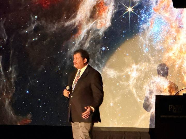 From aliens to flat earthers, Tyson debunks bad science at Sinai Forum