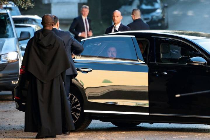 Pope urges ‘continuation of dialogue’ after meeting with Zelenskiy