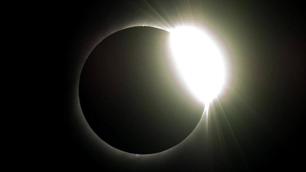 El eclipse solar total más antiguo registrado fue hace 2.700 años en China e indica que el Sol se volvía más activo y la Tierra giraba más rápido
