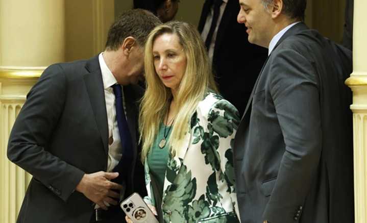 Karina presiona a Bullrich para que apure la reforma laboral en el Senado y se apruebe en Navidad