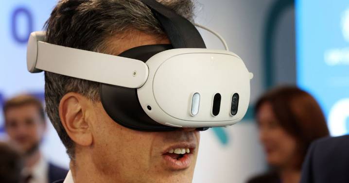 Ed Miliband vows to make North East UK's 'clean energy powerhouse' in push for 25,000 new jobs