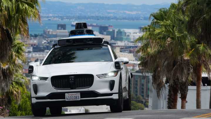 San Francisco woman gives birth in a Waymo self