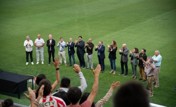 En UNO, entregaron carnets a nuevos socios vitalicios del Pincha