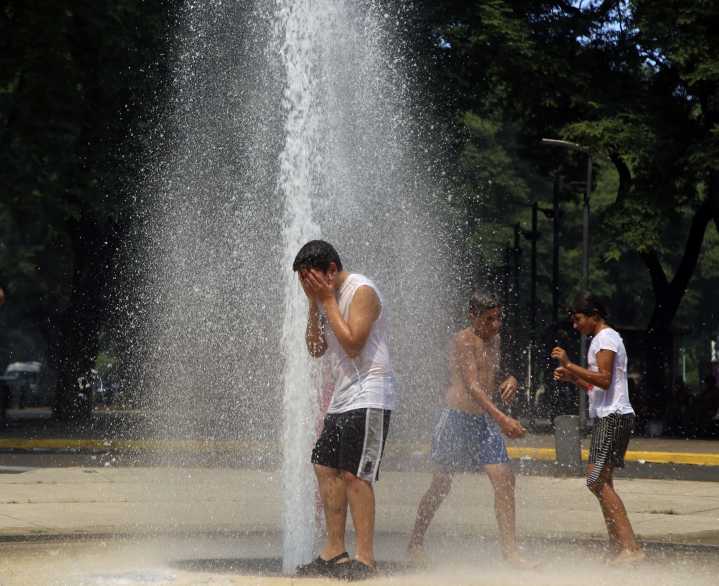 Luego de un sábado agobiante en Córdoba, llega el viento sur y algunas tormentas